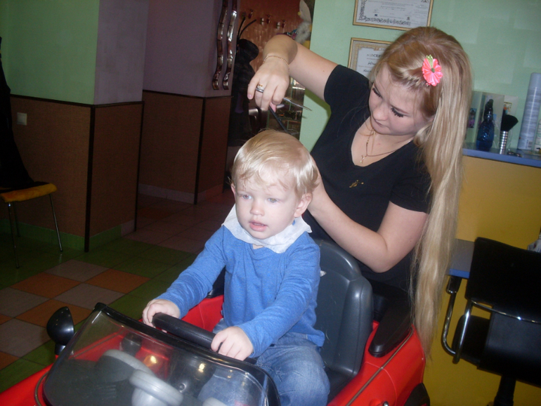 Первый поход в парикмахерскую