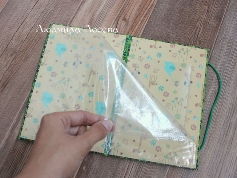 Жирафики в городе или папочка для свидетельства