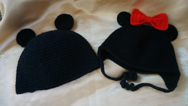 Шапочки  для двух сестричек)