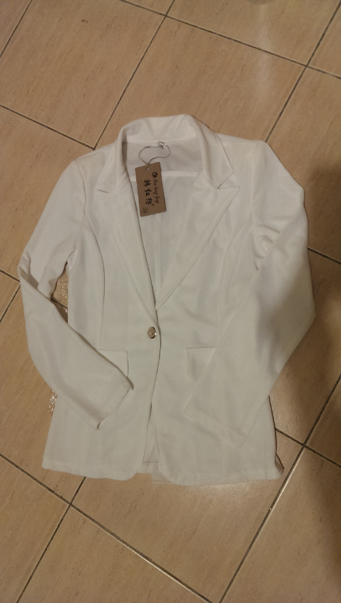 Оригинальные фото. Белый пиджак с шифоновой спиной.