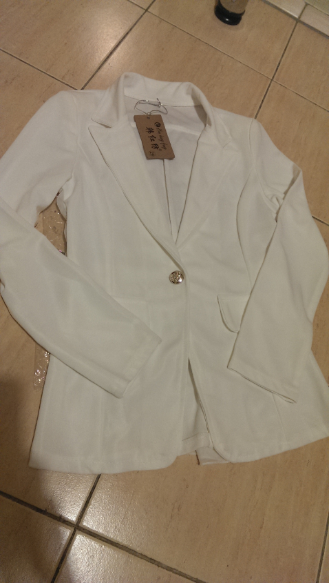 Оригинальные фото. Белый пиджак с шифоновой спиной.