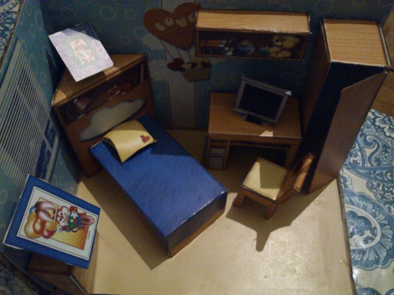 комнатка из картона