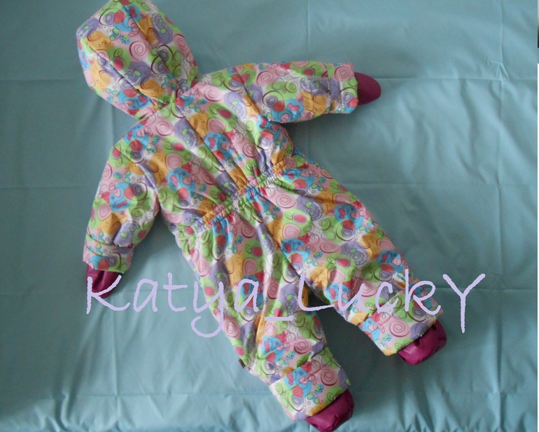 Комбинезон для малышки + утепленные варежки и пинетки