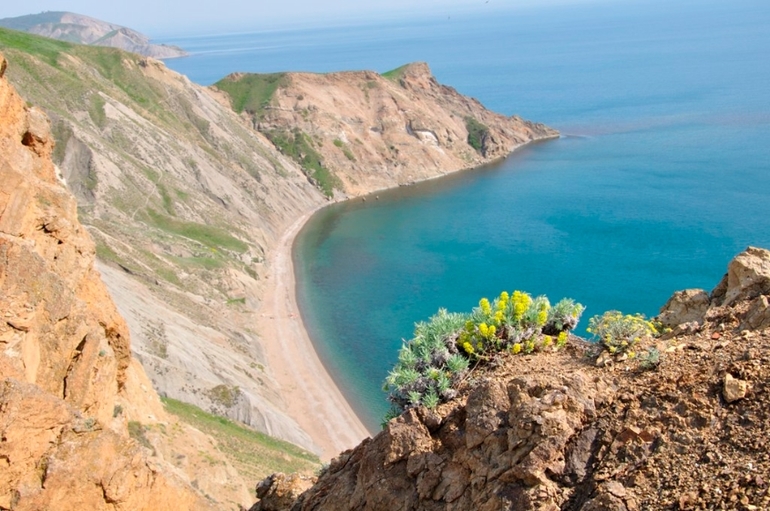 А я живу здесь)