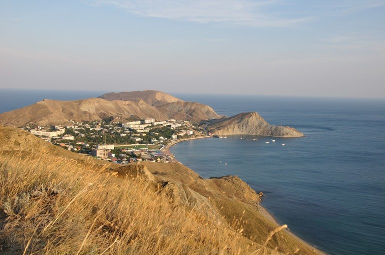 А я живу здесь)