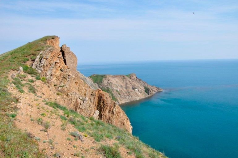 А я живу здесь)