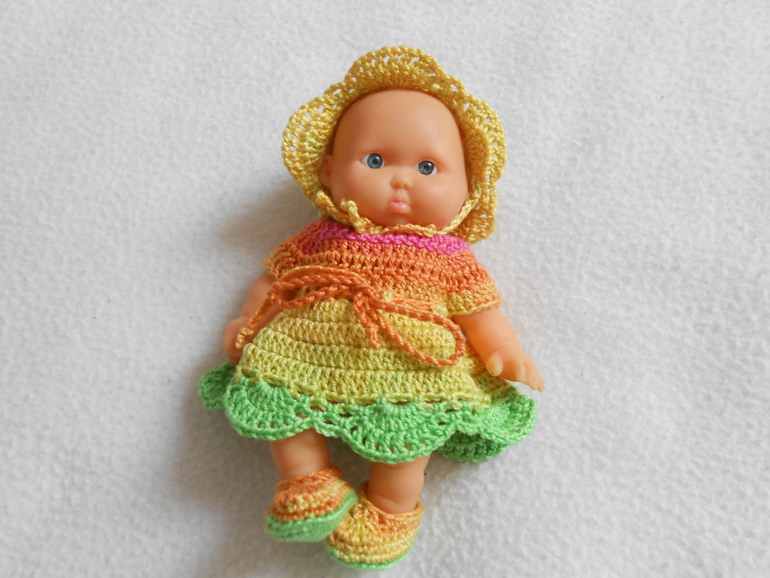 одеваем лялю понемногу)))