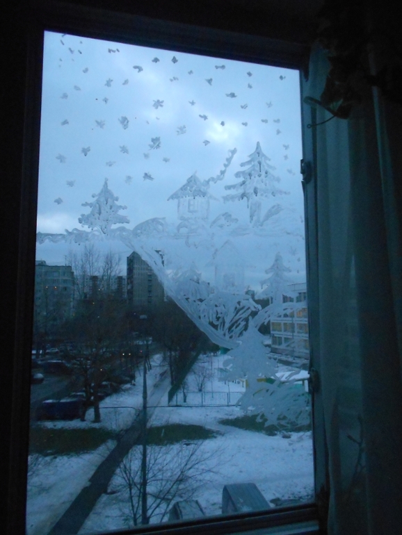 Морозные узоры на стекле