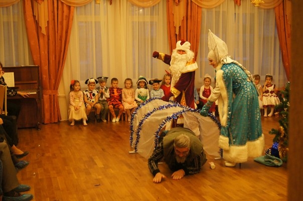 наш дедушка на новогоднем утреннике