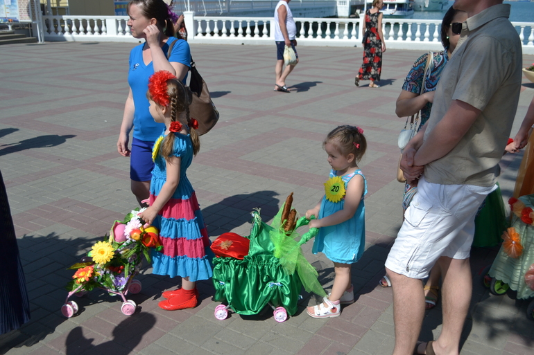 Парад колясок в Геленджике.