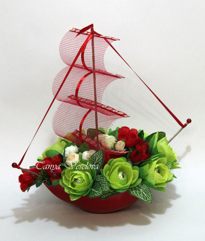 Надо верить в чудеса! Когда-нибудь весенним утром ранним Над океаном алые взметнутся паруса, И скрипка пропоет над океаном...