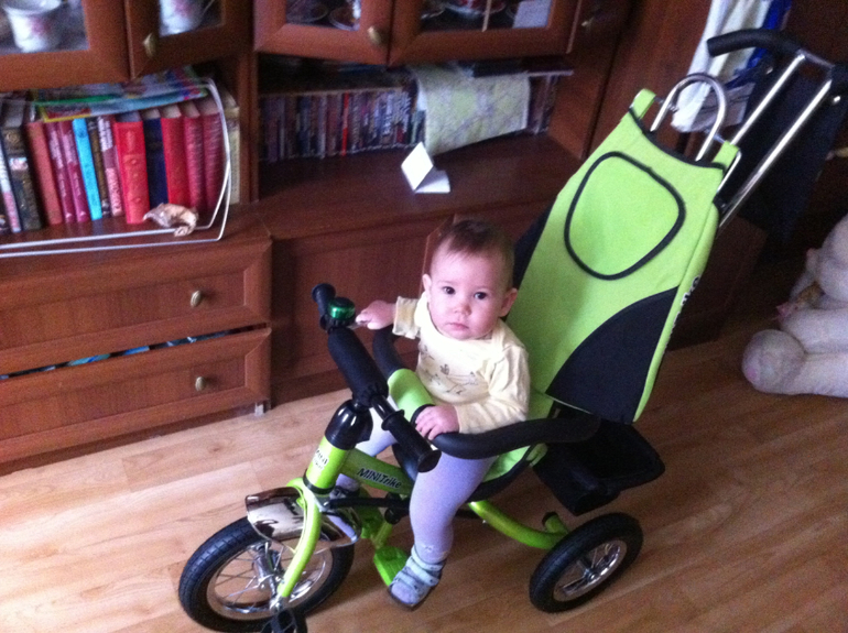 Мы-таки купили Юле трехколесный велосипед