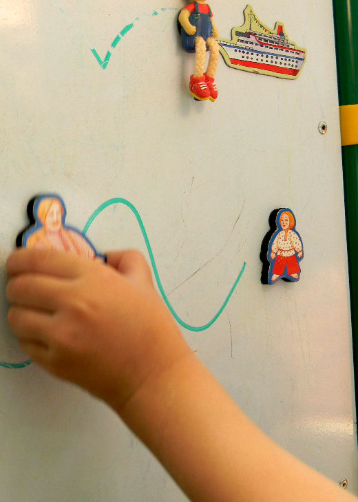 Обводилки на магнитно- маркерной доске...