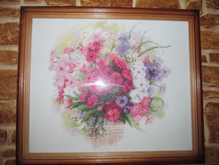 Я человек творческий:хочу творю,хочу вытворяю)))Мои работы:картины вышытые крестиком.