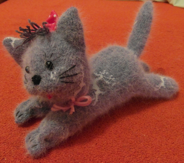 Кошечка из носочков.
