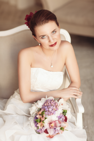 О том как цвет помады коардинально меняет образ невесты :)