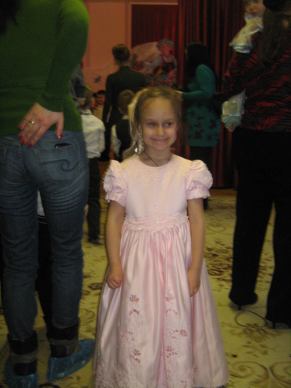 Вика на празднике