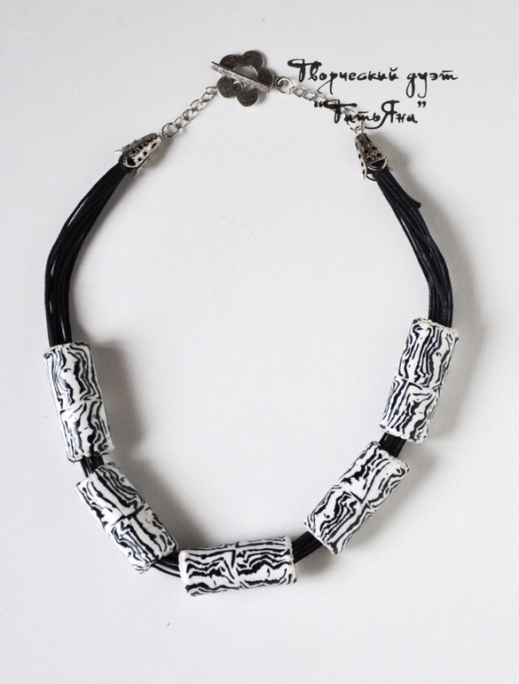 Новые работы. Бусы дикие животные. Зебра и Жираф.