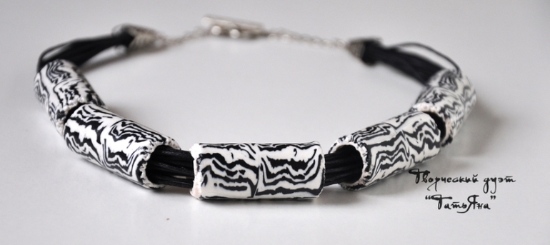 Новые работы. Бусы дикие животные. Зебра и Жираф.