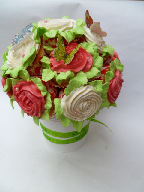 букет из капкейков.