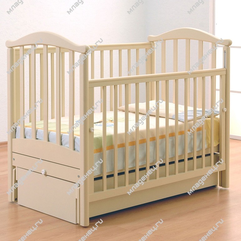 Продам кроватку Гандылян Людмила, Автокресло Чикко Б/у.