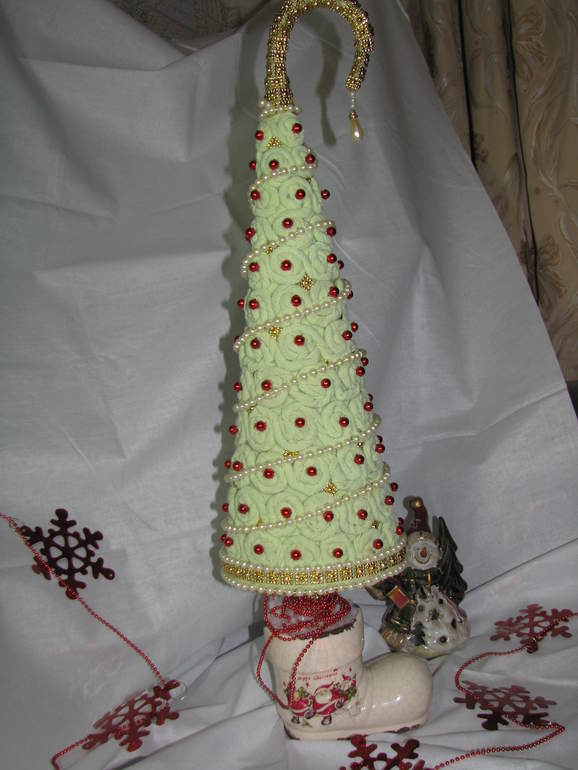 Елочка, елка  лесной огонек...