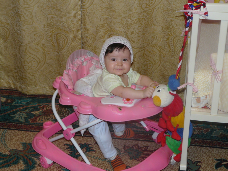 Нашему солнышку сегодня семь месяцев!!!