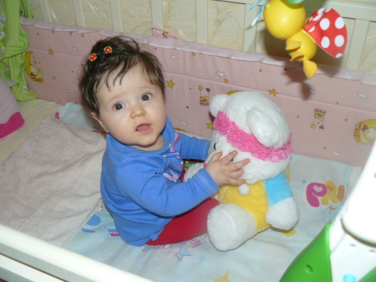 Нашему солнышку сегодня семь месяцев!!!