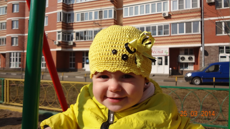 Шапочка на весну для доченьки.