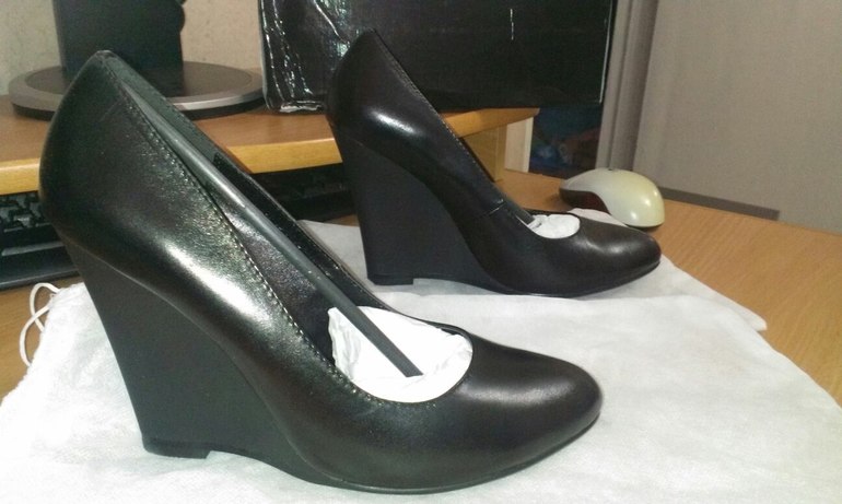 Пристрой 37 размер! Цена 1400р.