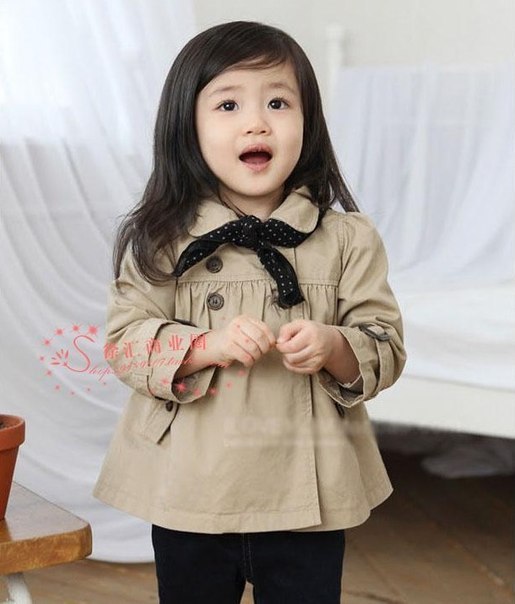 Плащ на девочку 3-х лет