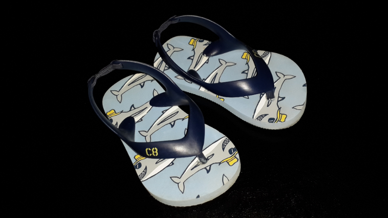 Отдам тапки и шлепки Crazy 8