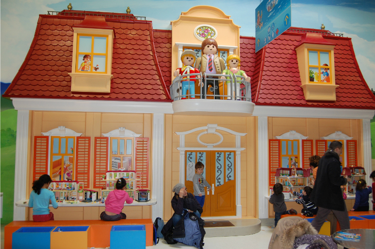 Один день в мире игрушек. Досуг во Франции.