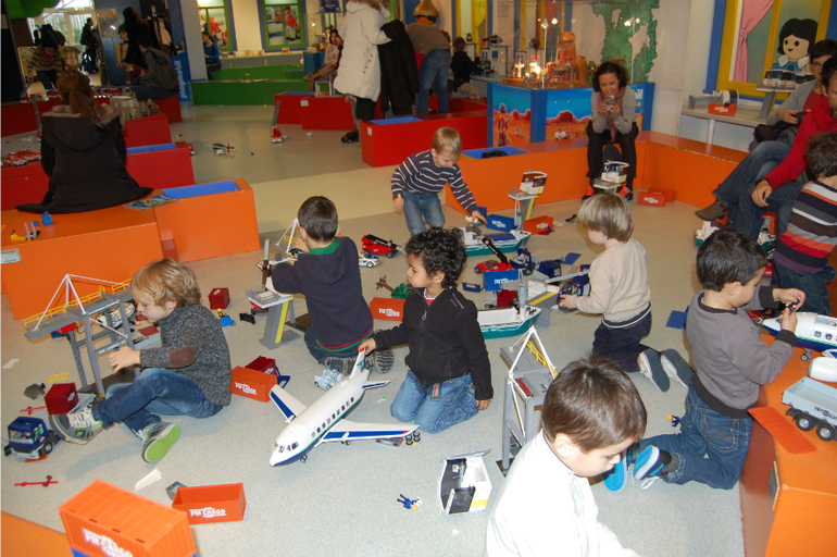 Один день в мире игрушек. Досуг во Франции.