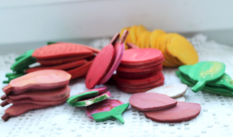 Фрукты, овощи из ленолеума.