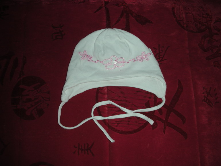 Много одежды на девочку