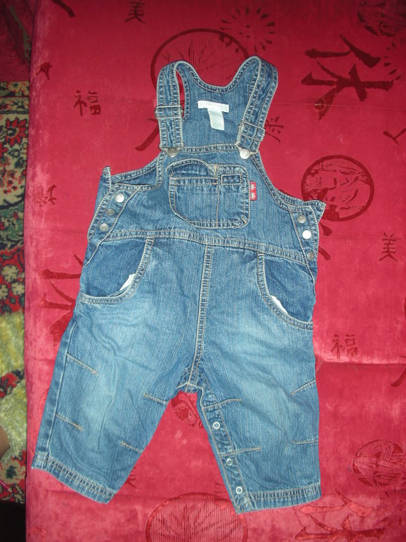 Много одежды на девочку