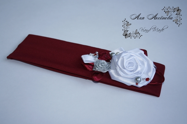 Немного цветов и кружева.