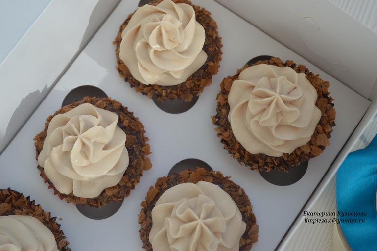 Юбилейные капкейки с двумя начинками