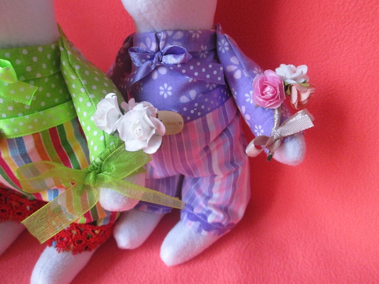 Я опять с зайками малышами.И слоник:)