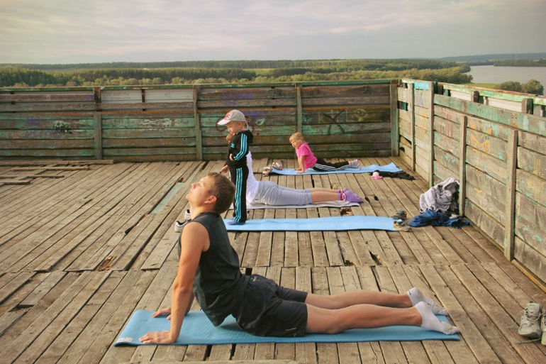 Зарядка с элементами йоги. Сурья Намаскар и Око Возрождения