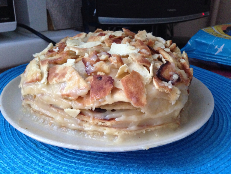 Тортик вкусный из коржей на сковороде;)