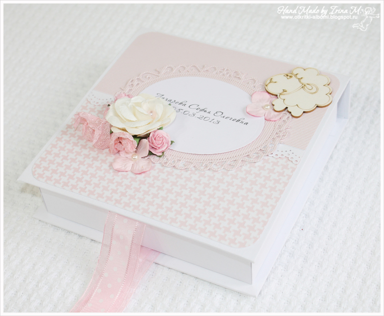 Коробочка воспоминаний мамы и малышки Софьи.