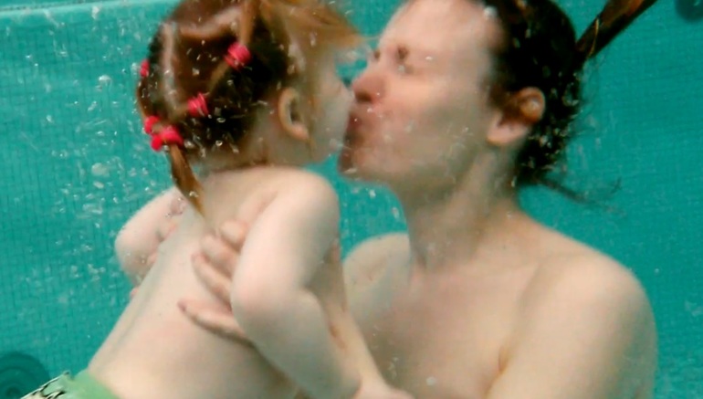 Эллина плавает 3 месяца 28 дней)) Как все начиналось..Ностальгия прям)