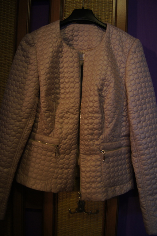 Пристрою куртку из Весеннего предзаказа Пани Яны 36 размер(наш 42)