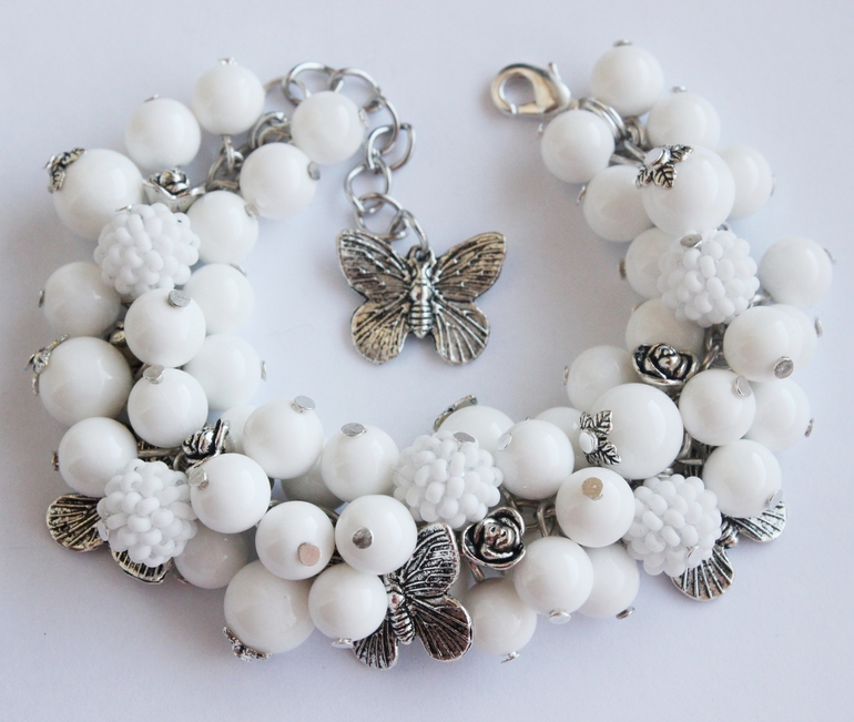 Браслет "Бабочки в белом"