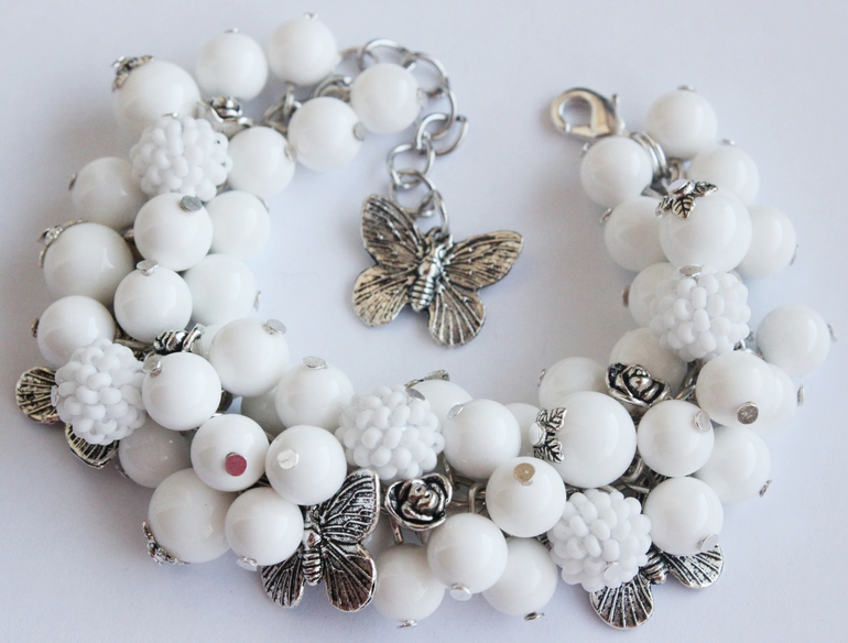 Браслет "Бабочки в белом"