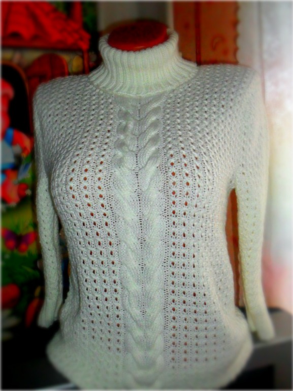 Пуловер с аранами.