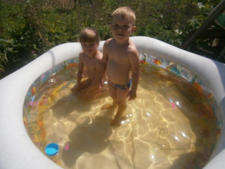 а мы уехали на дачу