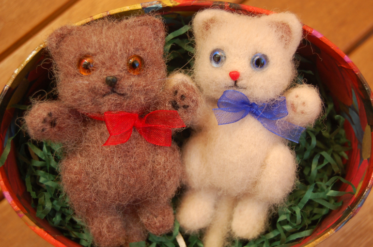 Как обычно, с котятами. )))